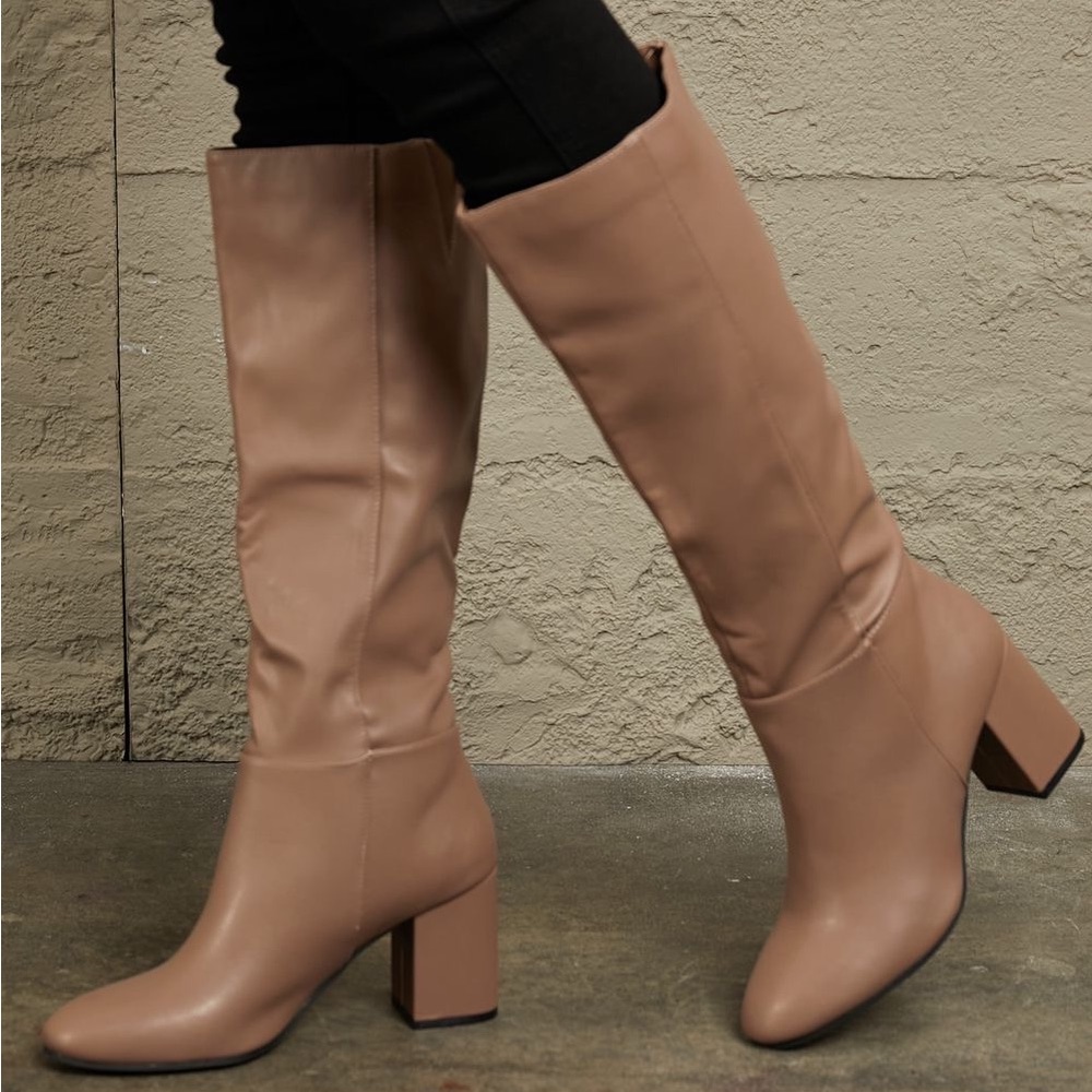 NEW QUPID Retro 60s Go Go Style Vegan Leather Knee High Heeled Boots in Mocha - Picture 4 of 5